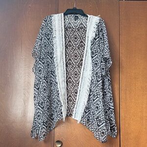 Kimono in a Semi Sheer Black & White Geometric Pattern with Fringe Trim OSFM
